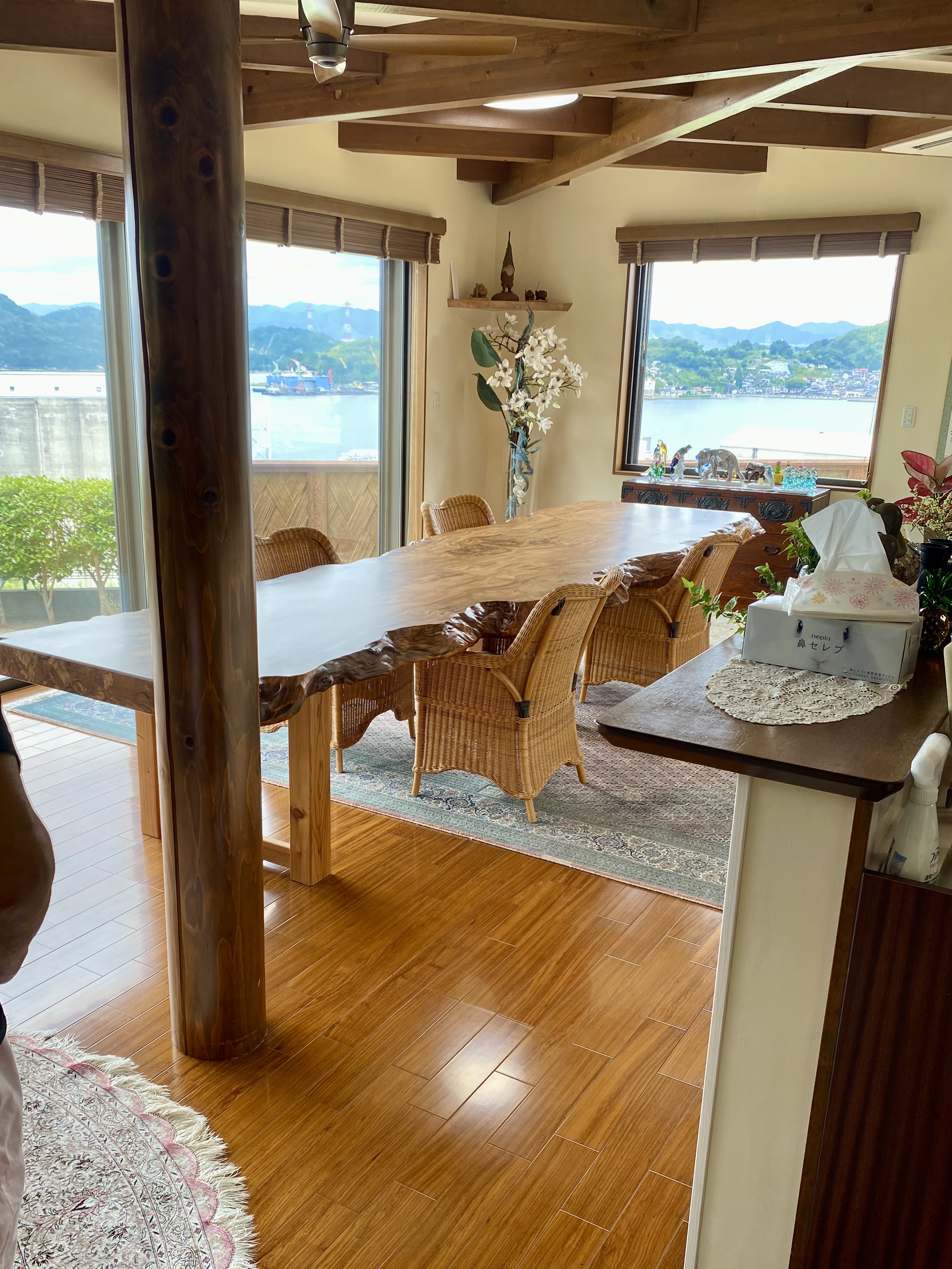 リビングに設置されたテーブル